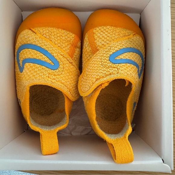 Like new w/box. NIKE SWOOSH 1 - Baby Walker size 6 - Picture 2 of 5